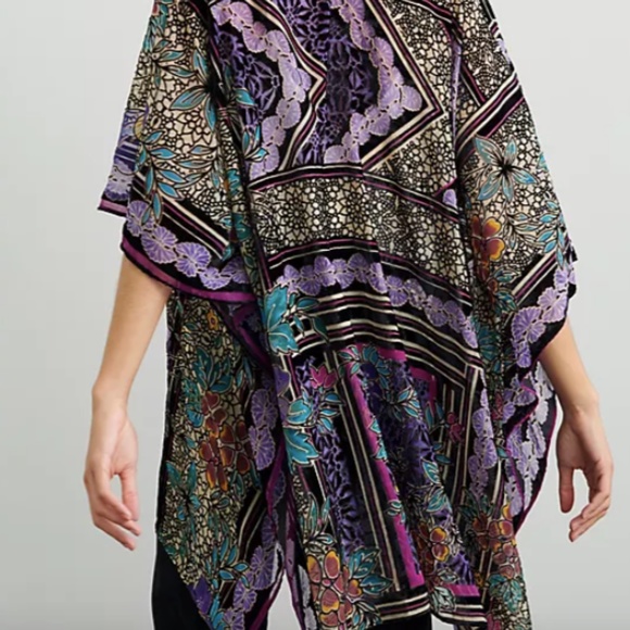 Shira Burnout Velvet Kimono - Picture 3 of 3